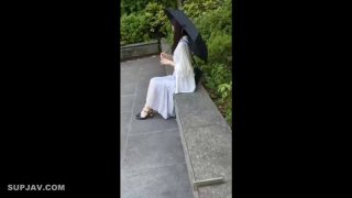 極品氣質短髮美女『米拉』嬌小身材性慾強，開襠情趣內褲翹起屁股灌腸，肛塞震動棒被襯衣男各種玩弄騎乘後入…